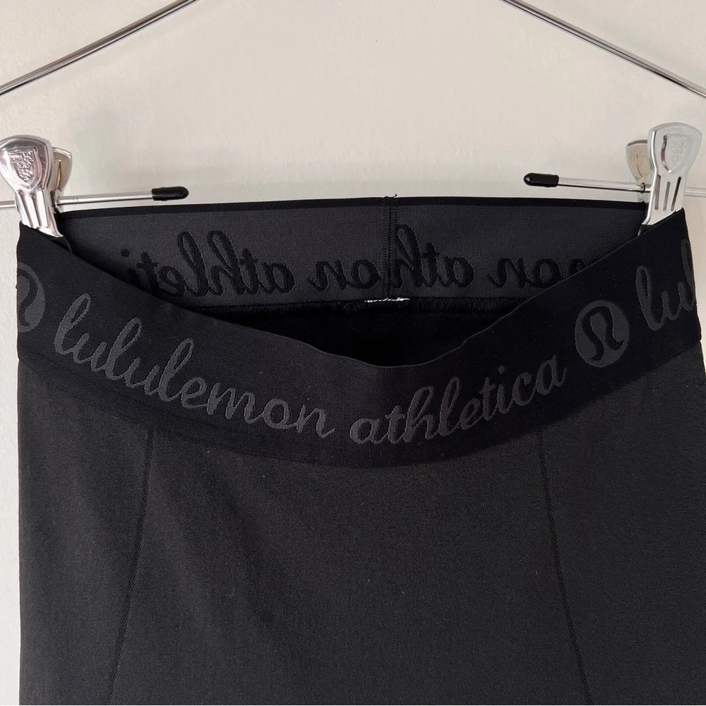 Lululemon Perforated Black Light Speed Crop